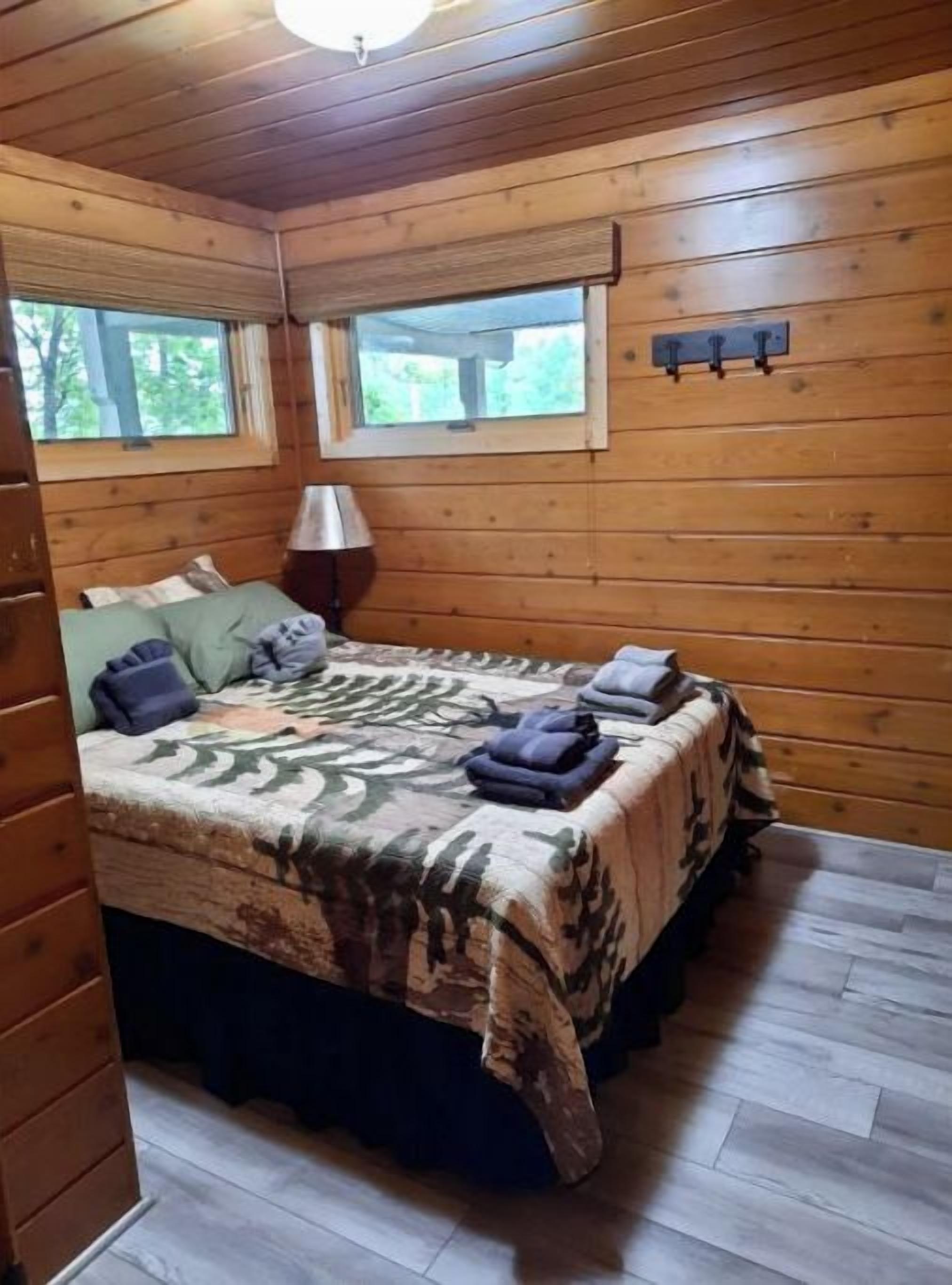 3 bedrooms, in-room safe, WiFi, bed sheets