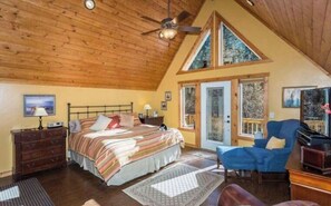 4 bedrooms, desk, iron/ironing board, free WiFi