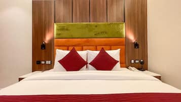Trang trí khác biệt, trang bị nội thất với thiết kế riêng biệt, bàn