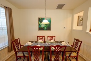 Dining - *Cozy Home - Close to Downtown Raleigh* (Raleigh)