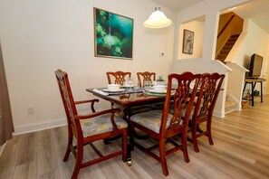 Dining - *Cozy Home - Close to Downtown Raleigh* (Raleigh)