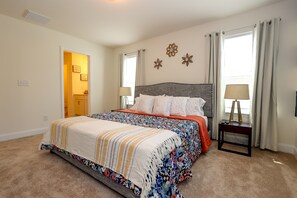 4 bedrooms, iron/ironing board, free WiFi, bed sheets - *Cozy Home - Close to Downtown Raleigh* (Raleigh)