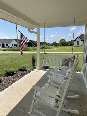 Terrace/patio - Hilltop Home with views and covered deck - 6 miles to U of A (Farmington)