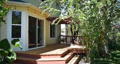 Bright & Spacious 3 Bedroom Home in Coveted Loveland Neighborhood!