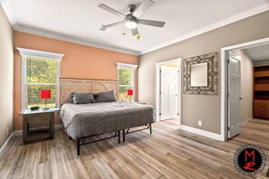4 bedrooms, desk, iron/ironing board, free WiFi