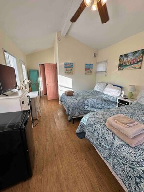 5 chambres, fer et planche à repasser, lit de bébé portatif, Wi-Fi