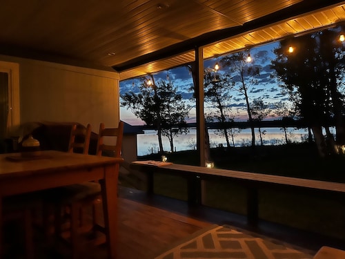 Lakeside Cabin Retreat - Green Lake