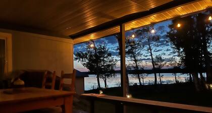 Lakeside Cabin Retreat - Green Lake