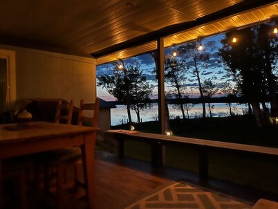 Lakeside Cabin Retreat - Green Lake