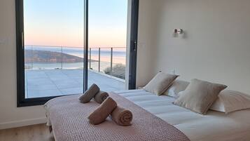 4 chambres, bureau, chambres insonorisées, fer et planche à repasser