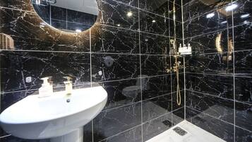Economy Double Room | Bathroom