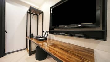 Bureau, espace de travail pour ordinateur portable, Wi-Fi gratuit