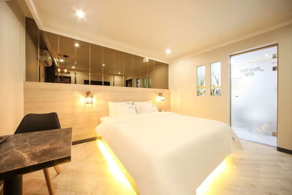 Deluxe Double Room | Desk, laptop workspace, free WiFi, bed sheets