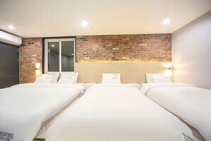 Individually decorated, individually furnished, desk, laptop workspace - Masan First Class Hotel (Changwon)