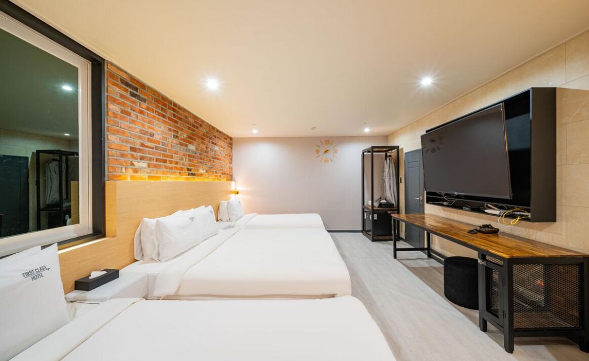 Family Triple Room | Desk, laptop workspace, free WiFi, bed sheets