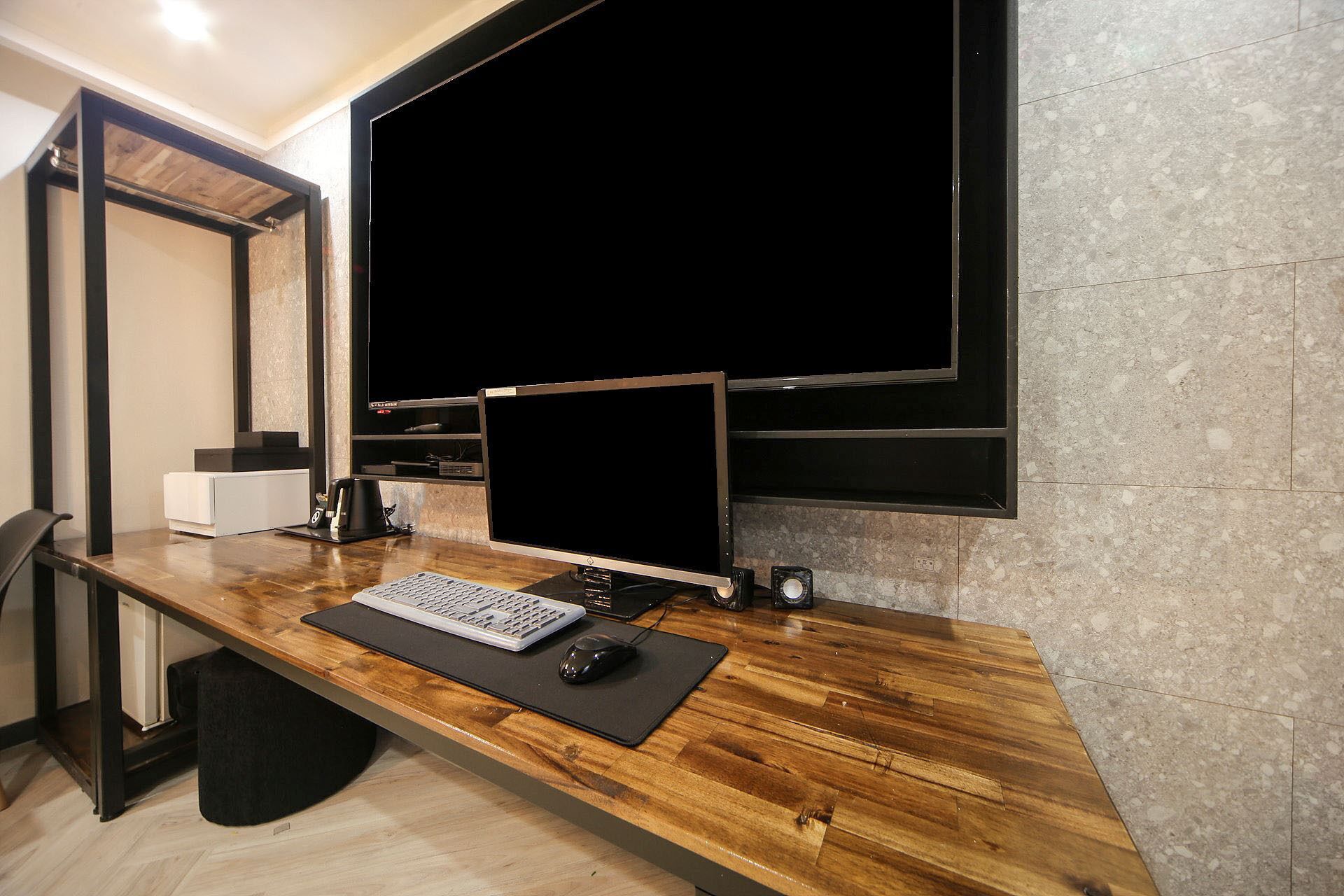 Business Twin Room | Desk, laptop workspace, free WiFi, bed sheets