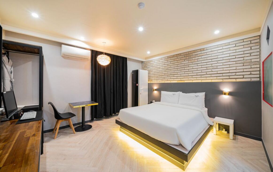 Superior Double Room | Desk, laptop workspace, free WiFi, bed sheets