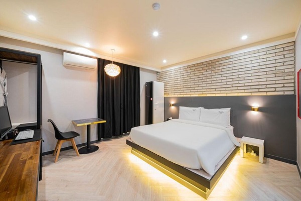 Superior Double Room | Individually decorated, individually furnished, desk, laptop workspace