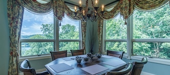 Beautiful Lake Glenville Mountain Getaway
