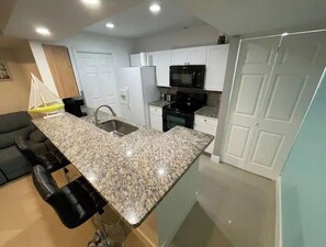 Coffee/tea maker, fridge, microwave, oven