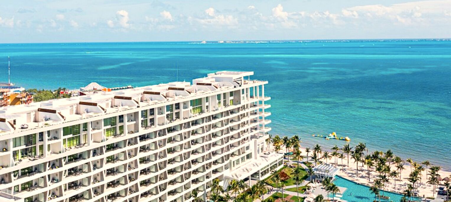 Swim-Up Luxury Junior Suite with Ocean View