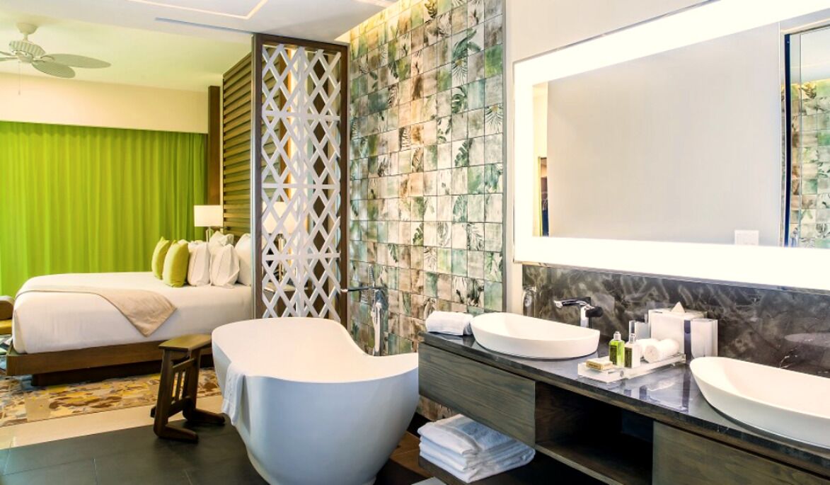 Swim-Up Luxury Junior Suite with Ocean View