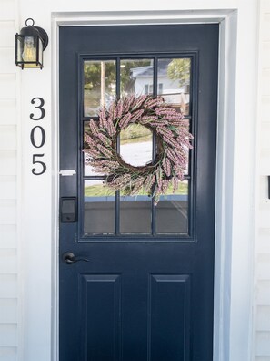 Exterior detail - Pet Friendly - Fenced Yard - No Cleaning Fee (Pacific)