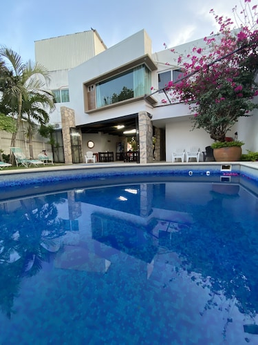 Hotel Garden Suites Tonlá