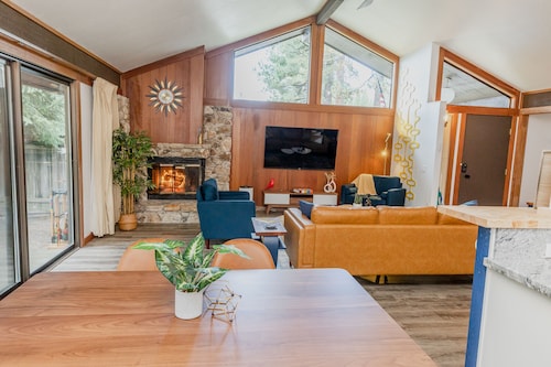 The Mondrian Hole in One - An MCM Townhome in a Quiet Golf Course Community