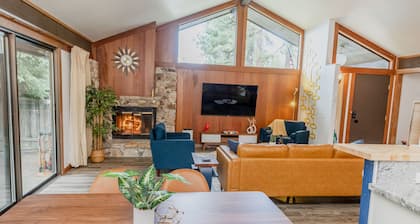 The Mondrian Hole in One - An MCM Townhome in a Quiet Golf Course Community