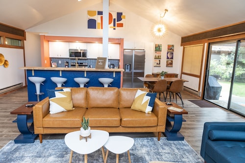 The Mondrian Hole in One - An MCM Townhome in a Quiet Golf Course Community