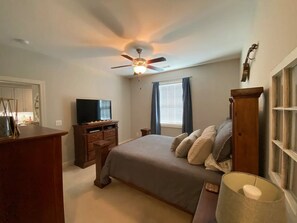 2 bedrooms, desk, iron/ironing board, free WiFi