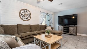 Smart TV, futbolito y libros