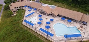 Piscine couverte, piscine extérieure