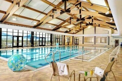 Spring Creek Sanctuary 2BR Villa – Fireplace, Deck & Owners’ Club Access