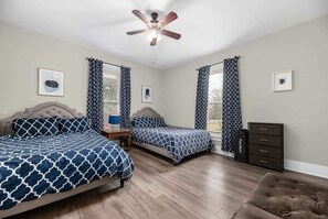 1 dormitorio, tabla de planchar con plancha, wifi y ropa de cama