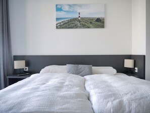 3 bedrooms, travel cot, free WiFi, wheelchair access