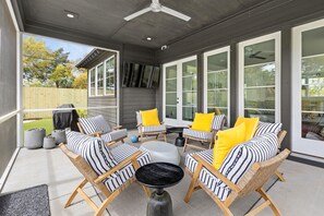 Terrace/patio - Music Manor,  3-King Beds w Pool,mins to Beach&D (Mount Pleasant)