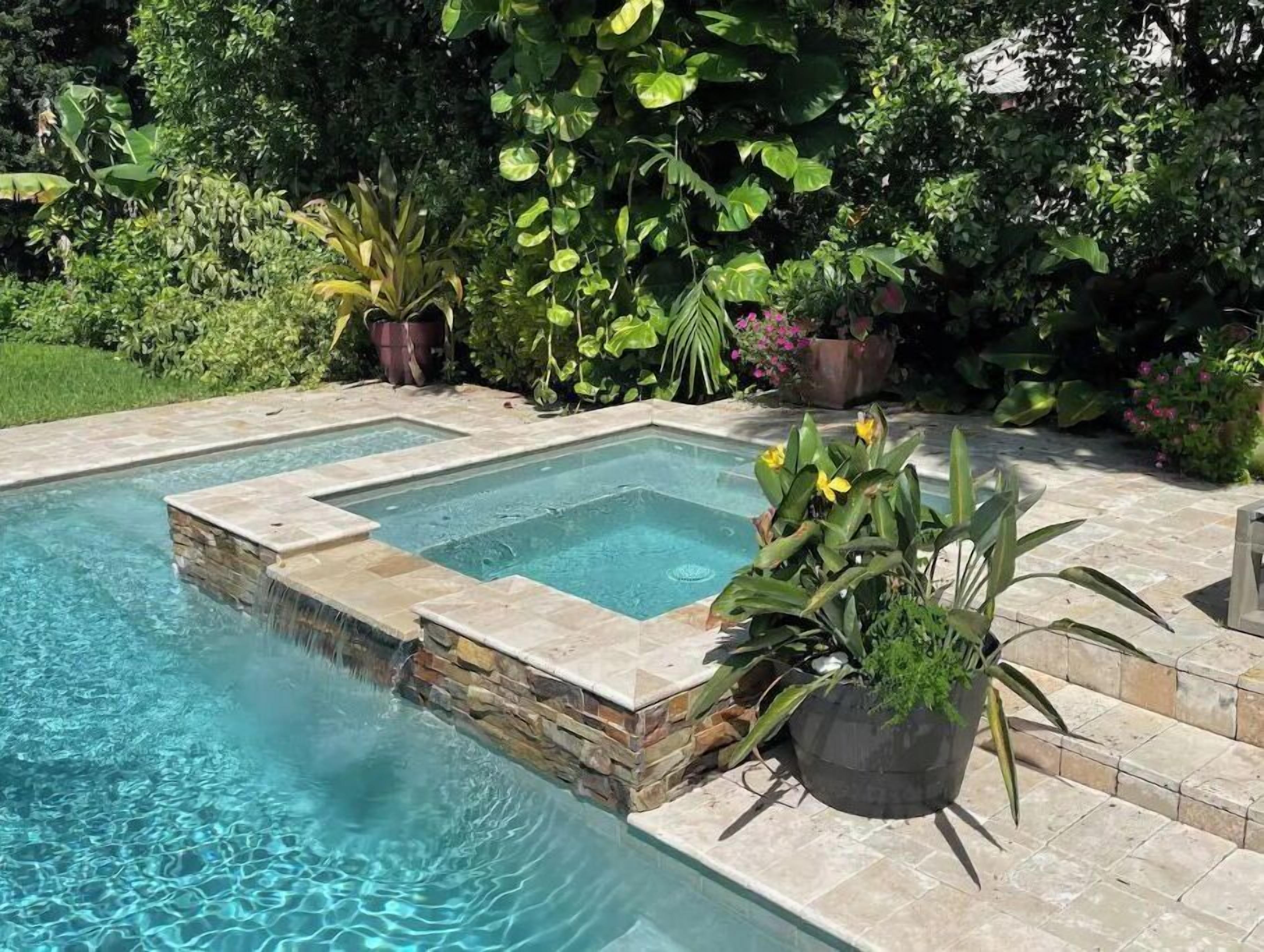 屋外プール、温水プール