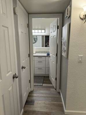 Interior - Lovely 1 Bedroom Condo with Pool. Sleeps 4 (Tucson)