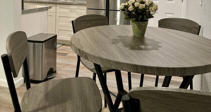 Lovely 1 Bedroom Condo with Pool. Sleeps 4