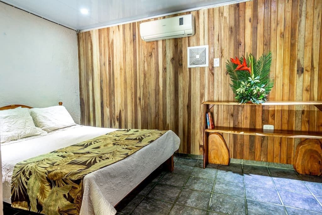 1 bedroom, in-room safe, WiFi, bed sheets