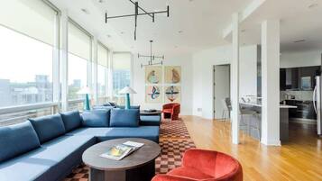 TV, Netflix, Hulu, streaming services