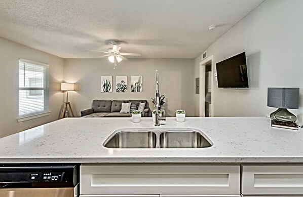 Fridge, microwave, oven, stovetop - Boutique Space near Deep Ellum, Downtown, and Fair Park! (Dallas)