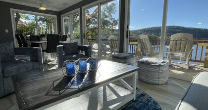 Beautiful Renovated Direct Waterfront Candlewood Lake Home~Views~Weekly Discount