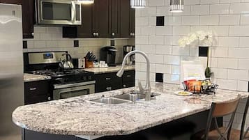 雪櫃、微波爐、爐具、洗碗機