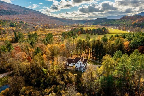 Sleep 34: 15 bedrm/12 bath Mansion! Ski Weddings Reunions Yoga Corporate - Dogs!