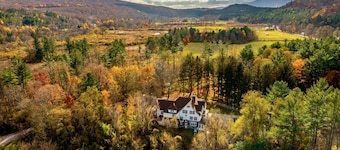 Sleep 34: 15 bedrm/12 bath Mansion! Ski Weddings Reunions Yoga Corporate - Dogs!