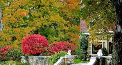 15 bedroom/14 bath inn is your private home! Weddings, Reunions, Sleep 32 -100!