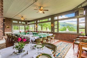 Dining - Magnificent Inn= Your Home. Sleep 32-100 on resort. Reunions, Retreats, Weddings (Manchester)